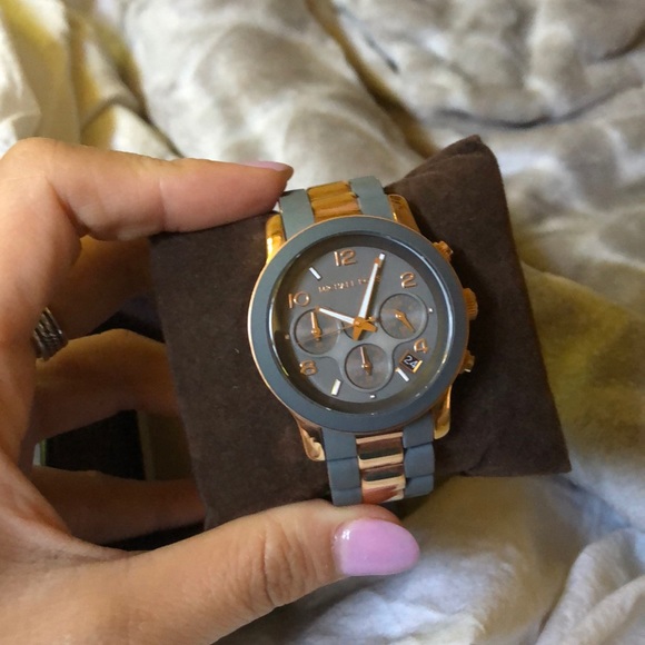 Michael Kors grey and rose gold hardware watch - Picture 2 of 7